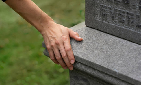Cтатья Замена памятника на могиле. Как это правильно сделать