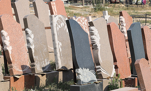 Cтатья Цветовая палитра природного камня: выбираем оттенок памятника грамотно